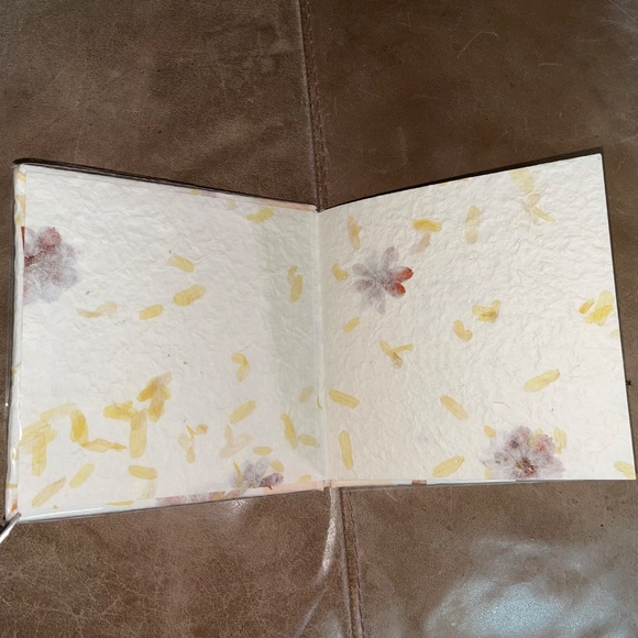 NWT The Language of A Mother’s Love Book - Picture 3 of 9